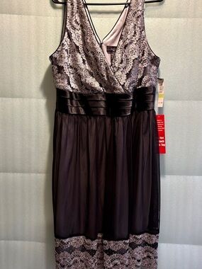 R&M Richards Black and Silver Embellished Evening Gown Lace Sleeveless Cocktail